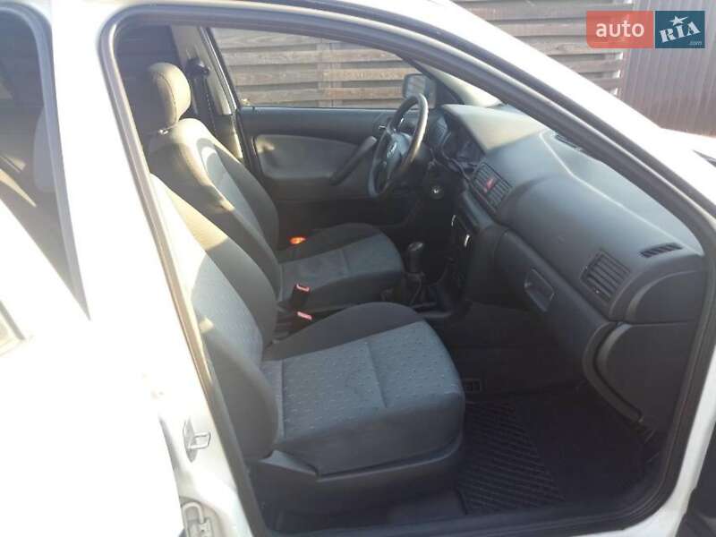 Лифтбек Skoda Octavia 2004 в Брусилове