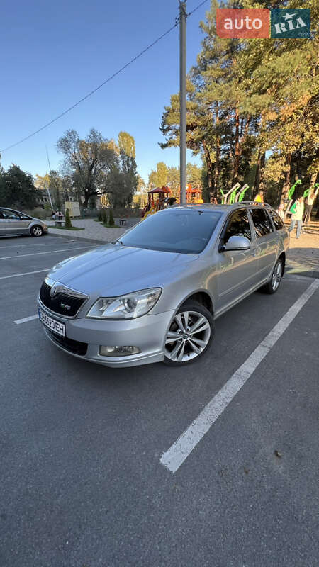 Универсал Skoda Octavia 2010 в Чернигове