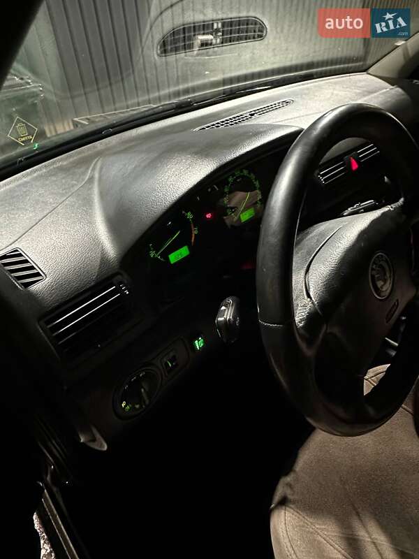Лифтбек Skoda Octavia 2002 в Харькове