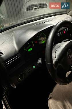 Лифтбек Skoda Octavia 2002 в 