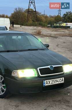 Лифтбек Skoda Octavia 2002 в 