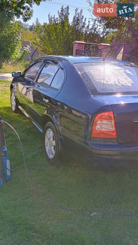 Лифтбек Skoda Octavia 2002 в Кельменцах