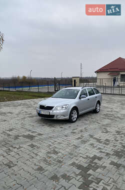 Универсал Skoda Octavia 2012 в Среднем