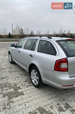 Универсал Skoda Octavia 2012 в Среднем