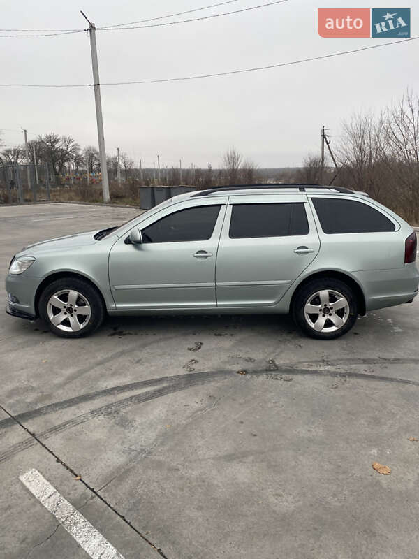 Універсал Skoda Octavia 2010 в Дніпрі