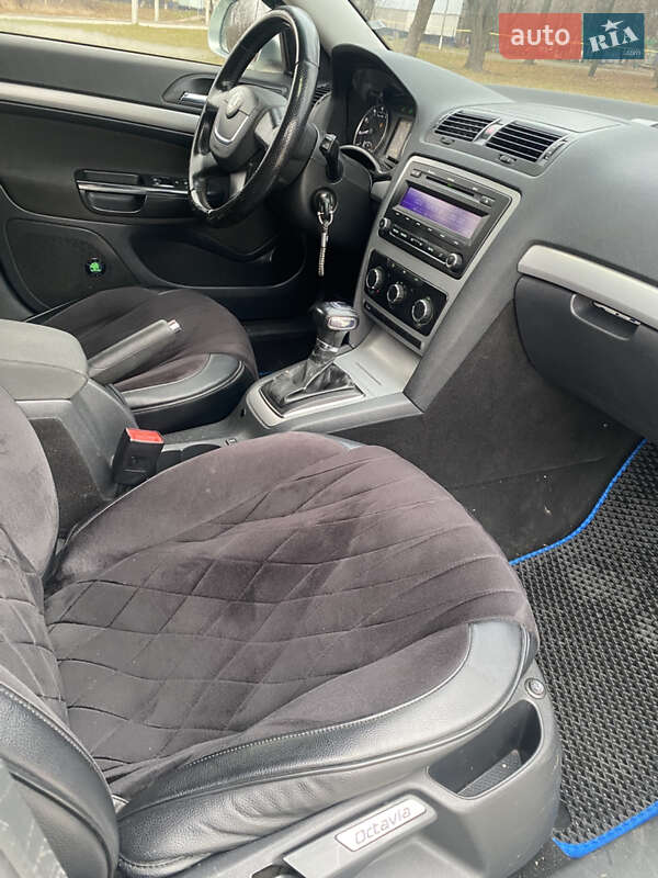 Універсал Skoda Octavia 2010 в Дніпрі