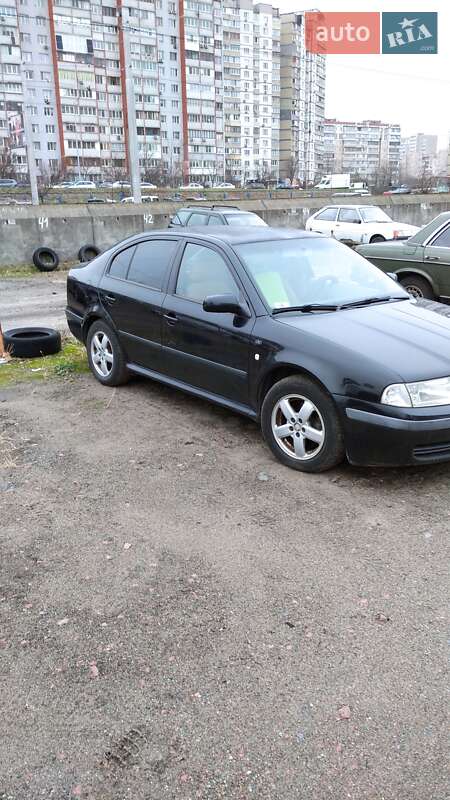 Лифтбек Skoda Octavia 2002 в 