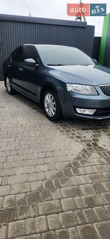 Лифтбек Skoda Octavia 2015 в Кропивницком
