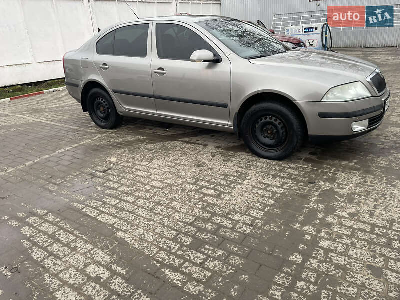 Лифтбек Skoda Octavia 2006 в Черновцах