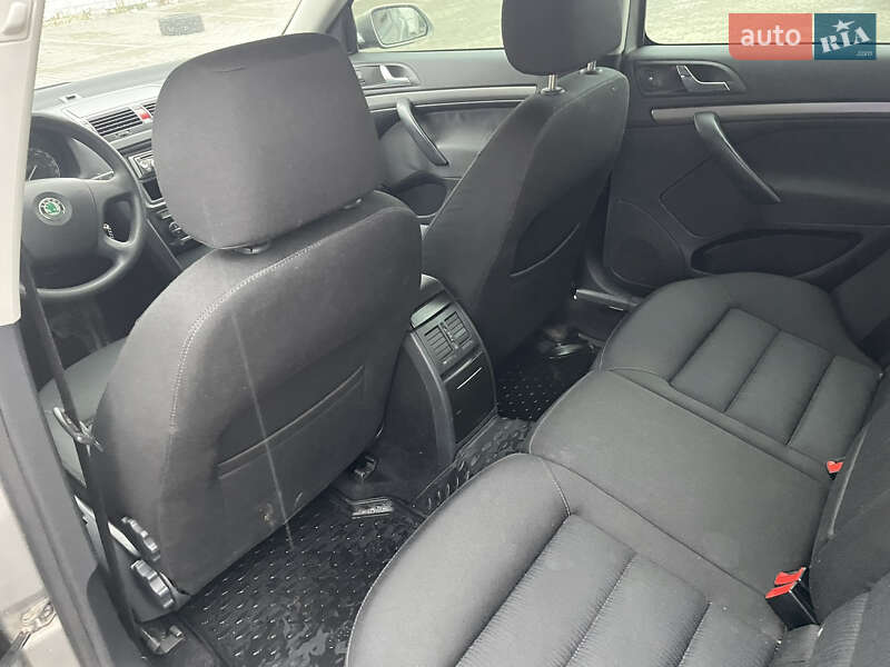 Лифтбек Skoda Octavia 2006 в Черновцах