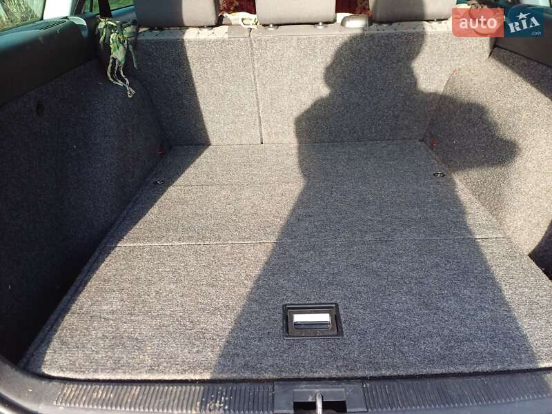 Универсал Skoda Octavia 2003 в Толстом