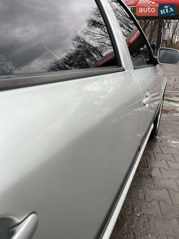 Лифтбек Skoda Octavia 2003 в Луцке