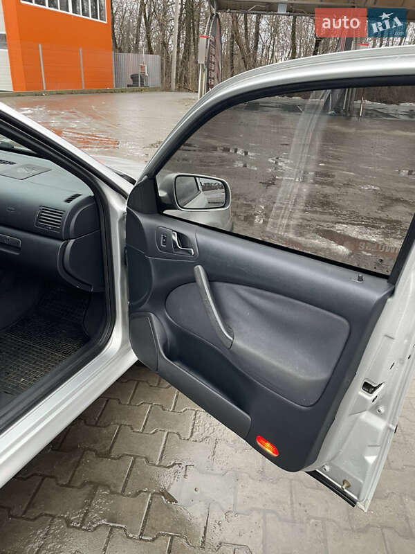 Лифтбек Skoda Octavia 2003 в Луцке