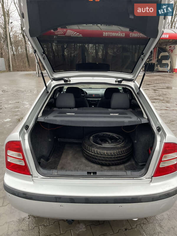 Лифтбек Skoda Octavia 2003 в Луцке
