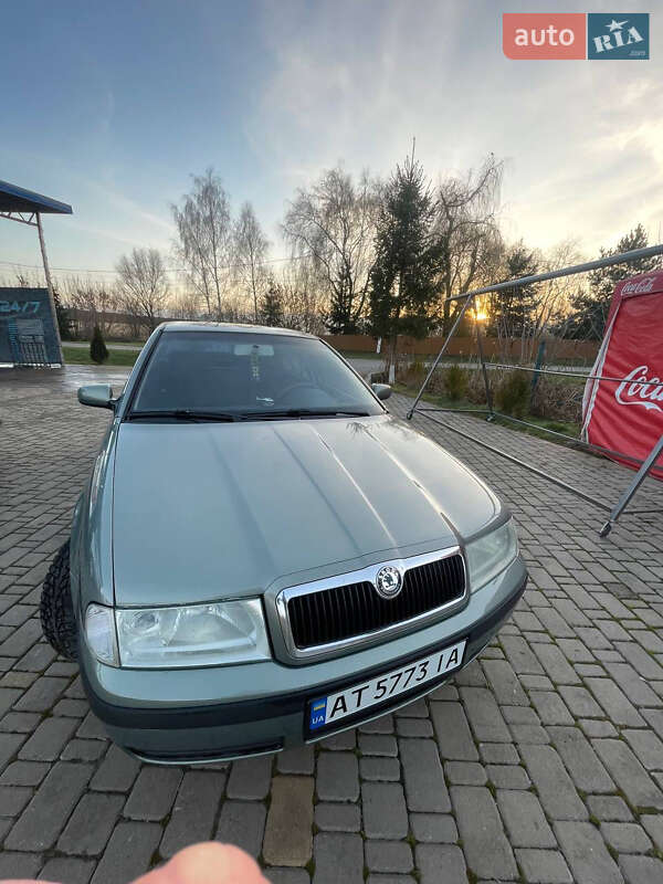 Лифтбек Skoda Octavia 2002 в 