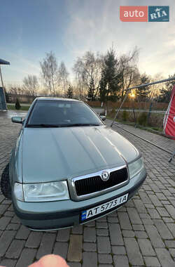 Лифтбек Skoda Octavia 2002 в 