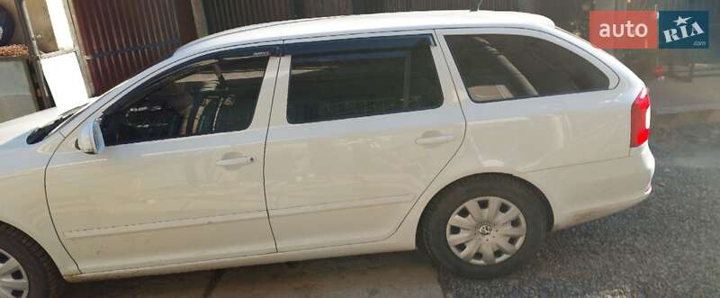 Универсал Skoda Octavia 2011 в Виноградове