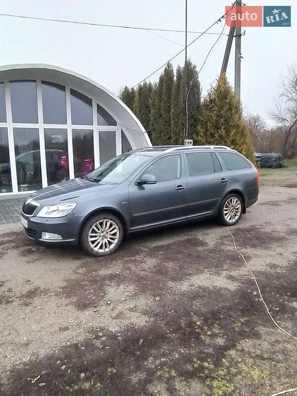 Універсал Skoda Octavia 2010 в Охтирці