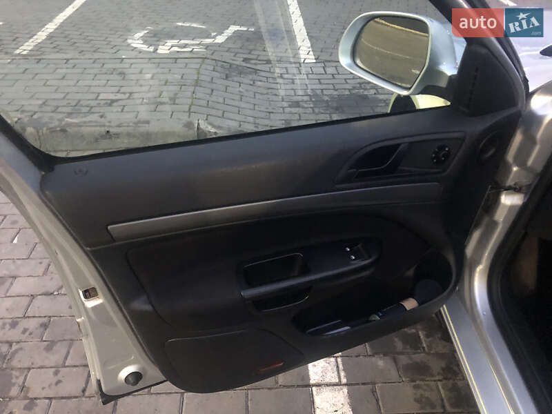 Лифтбек Skoda Octavia 2010 в Днепре