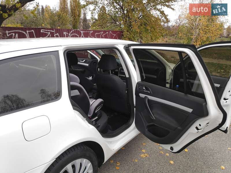 Універсал Skoda Octavia 2010 в Чернігові