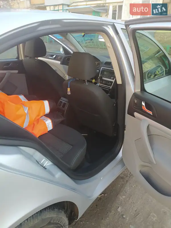 Skoda Octavia 2011 VIN TMBCT61ZXC2054760 фото оголошення 9 з 50