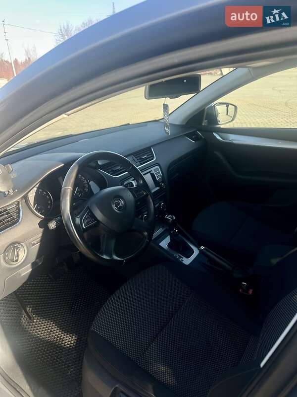Універсал Skoda Octavia 2013 в Чернівцях