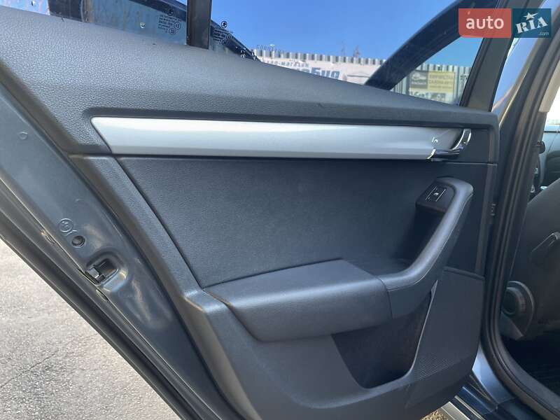 Універсал Skoda Octavia 2015 в Звягелі