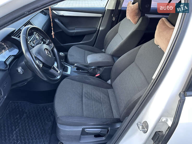 Лифтбек Skoda Octavia 2016 в Ужгороде