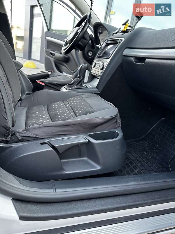 Універсал Skoda Octavia 2012 в Ужгороді