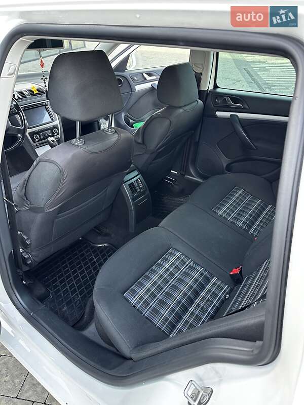 Універсал Skoda Octavia 2012 в Ужгороді