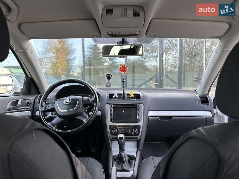 Універсал Skoda Octavia 2012 в Ужгороді