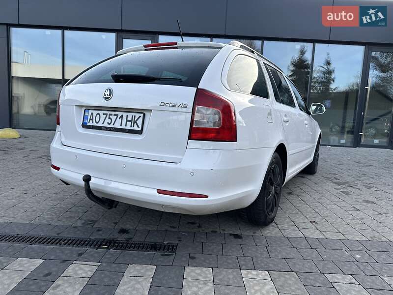Універсал Skoda Octavia 2012 в Ужгороді