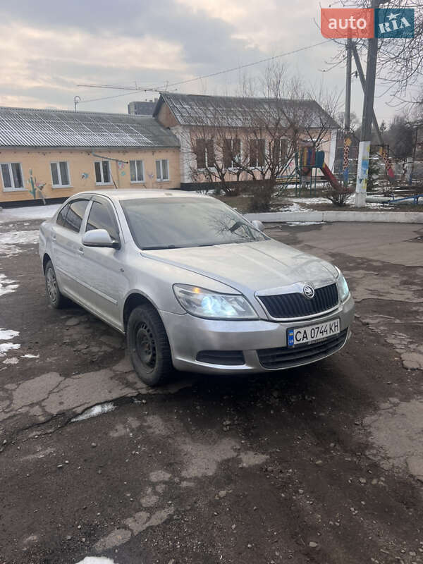 Лифтбек Skoda Octavia 2010 в Умани