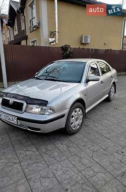 Ліфтбек Skoda Octavia 1998 в Бучі