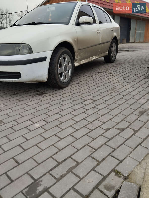 Лифтбек Skoda Octavia 2004 в Уланове