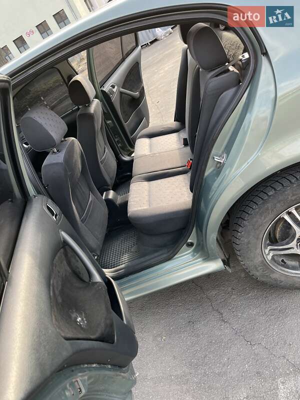 Лифтбек Skoda Octavia 2001 в Днепре