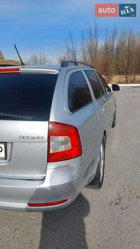 Универсал Skoda Octavia 2011 в Звягеле