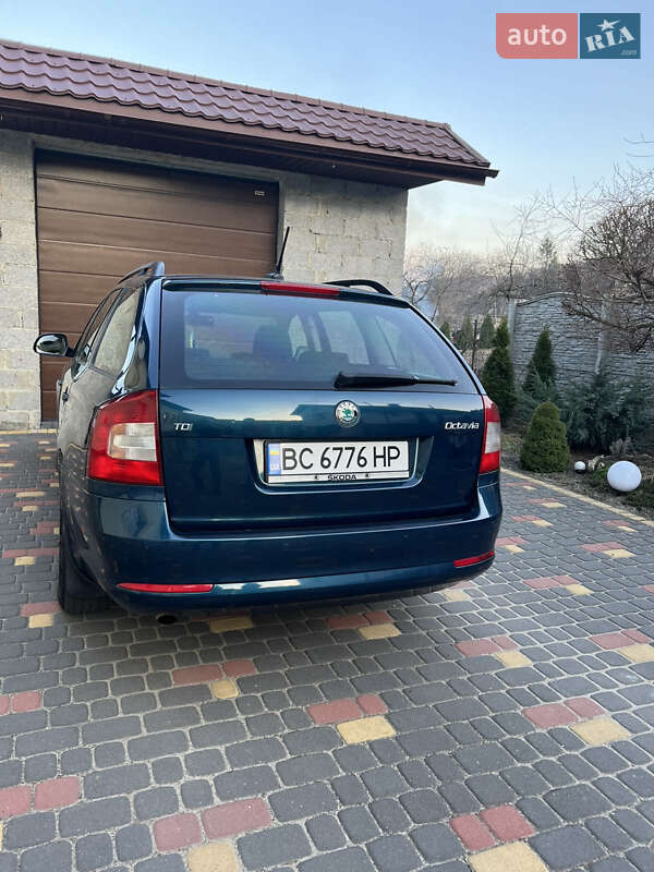 Універсал Skoda Octavia 2012 в Жовкві