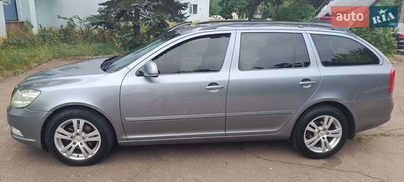 Універсал Skoda Octavia 2013 в Чернігові