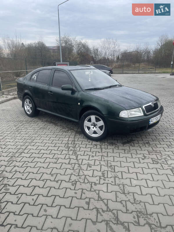 Лифтбек Skoda Octavia 2000 в 