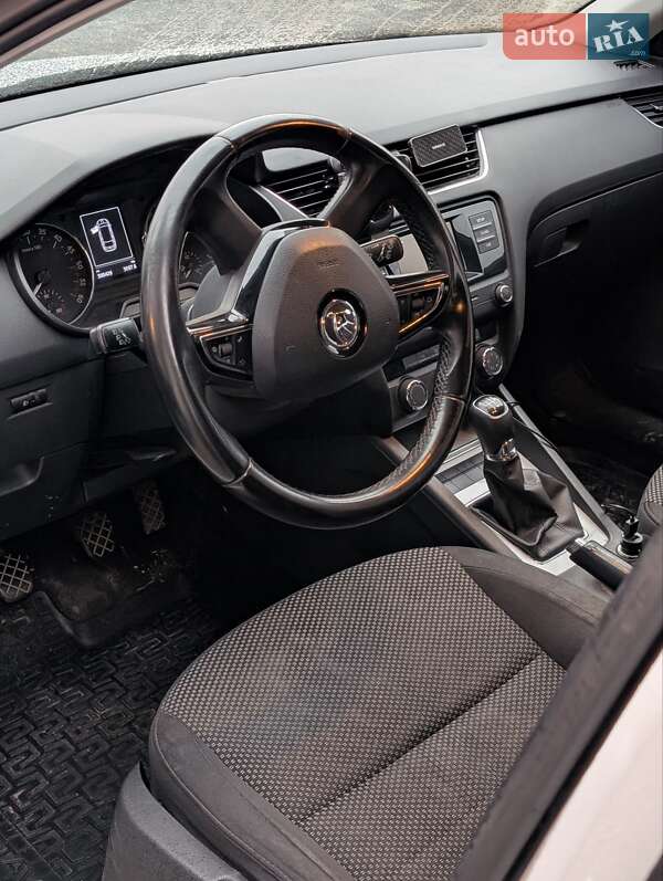 Універсал Skoda Octavia 2015 в Ужгороді