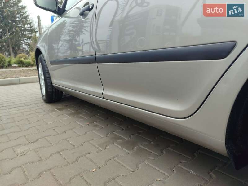 Універсал Skoda Octavia 2010 в Ладижині