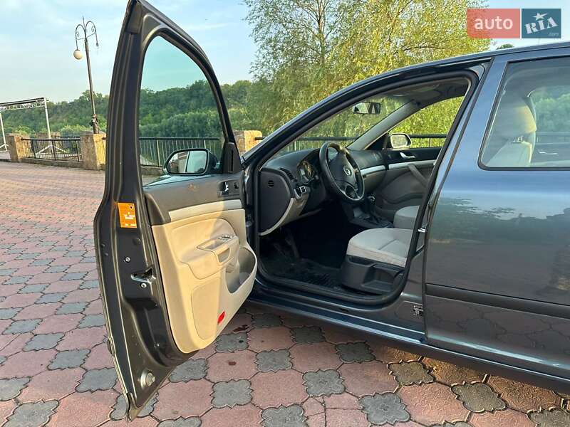 Лифтбек Skoda Octavia 2006 в Могилев-Подольске