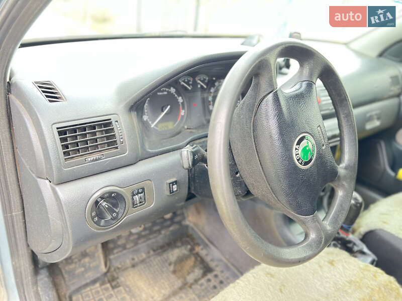 Лифтбек Skoda Octavia 2002 в Львове