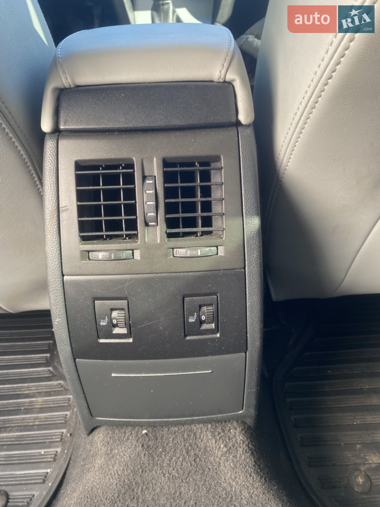 2010 Skoda Octavia - мініатюра 13