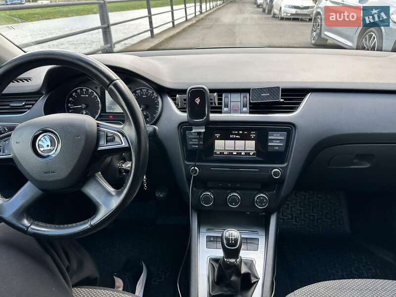 Універсал Skoda Octavia 2015 в Ужгороді