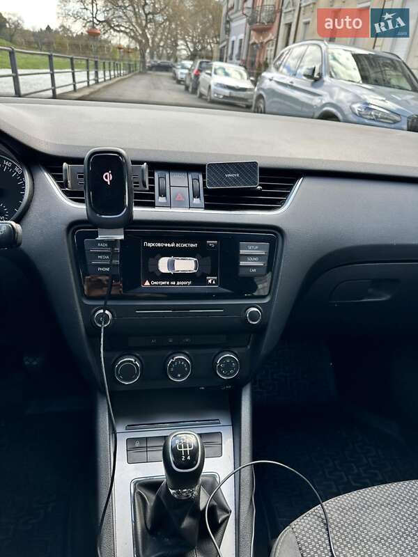Універсал Skoda Octavia 2015 в Ужгороді