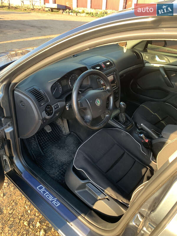 Ліфтбек Skoda Octavia 2006 в Новій Одесі