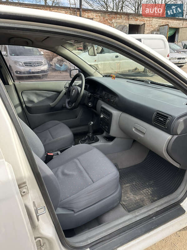 Лифтбек Skoda Octavia 2002 в Львове