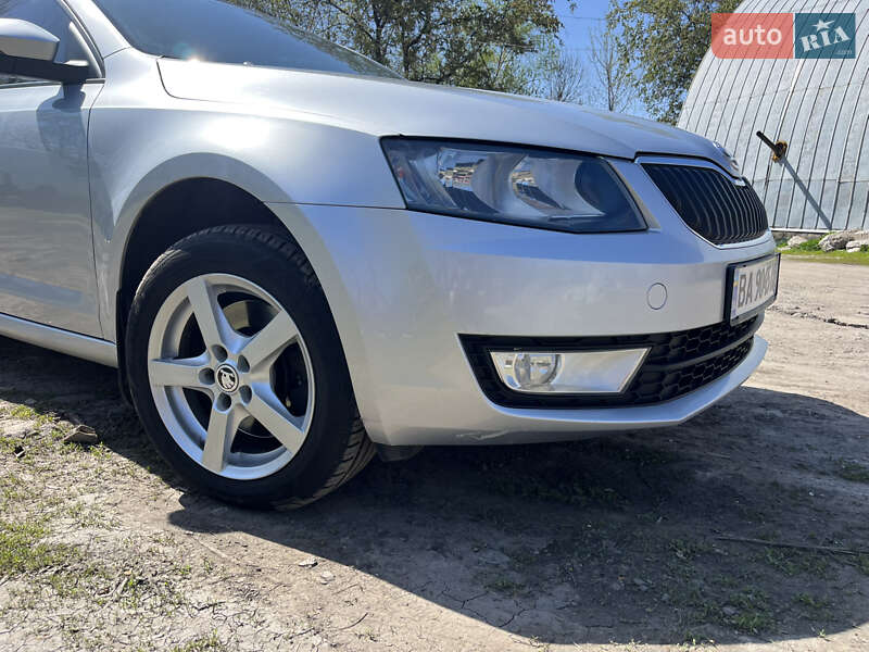 Лифтбек Skoda Octavia 2013 в Кропивницком